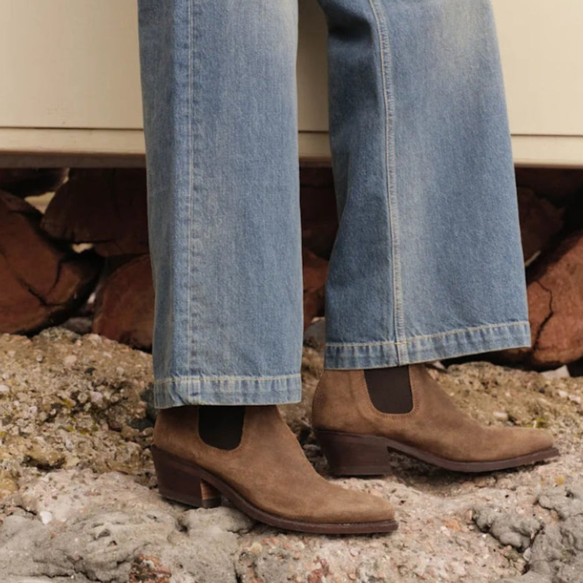 R.M.Williams - Edna boot – Almond waxed suede