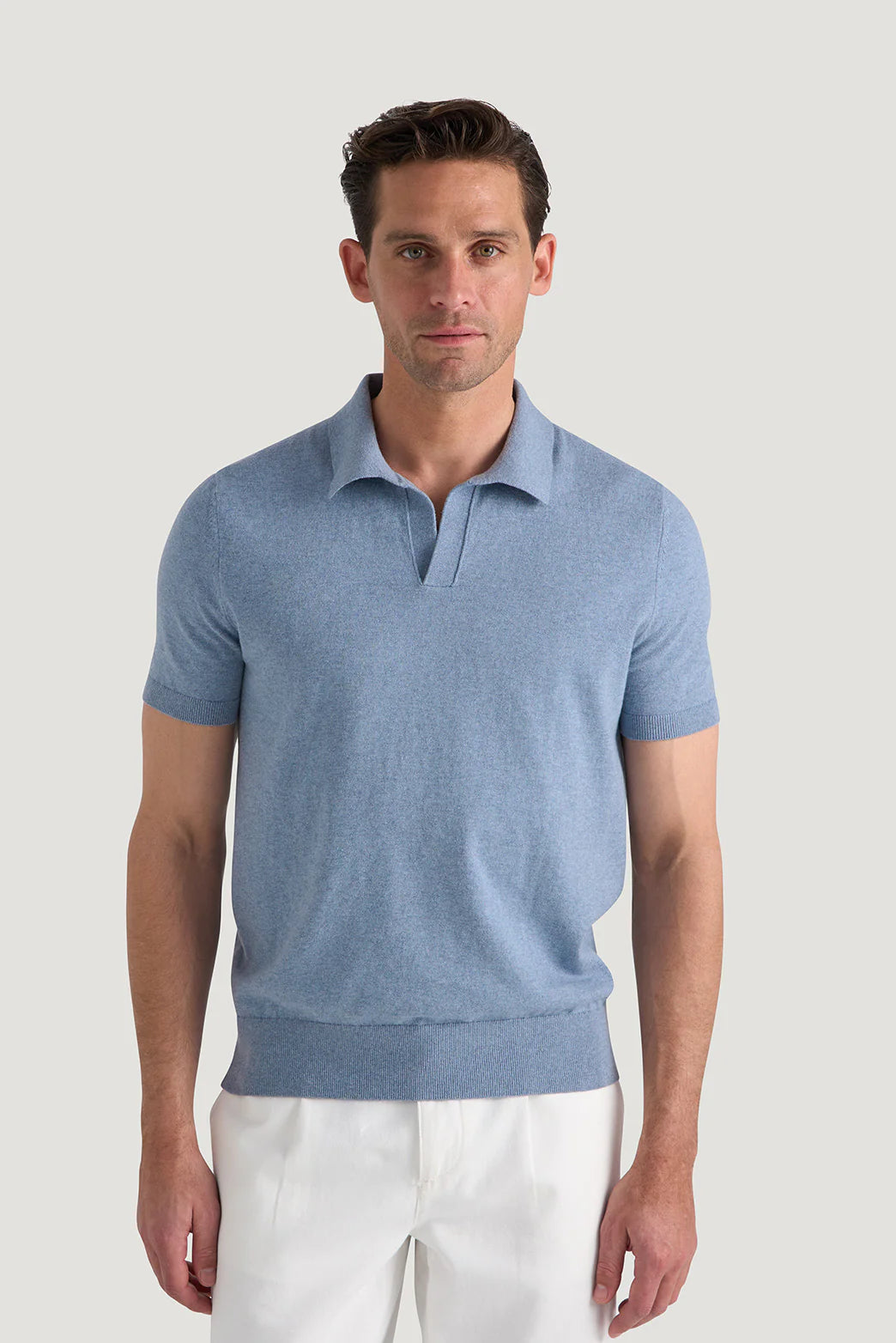 M.J.Bale - Furlong Polo - Cotton/Cashmere Blend - Blue Melange worn by model, showcasing sporty and versatile style.