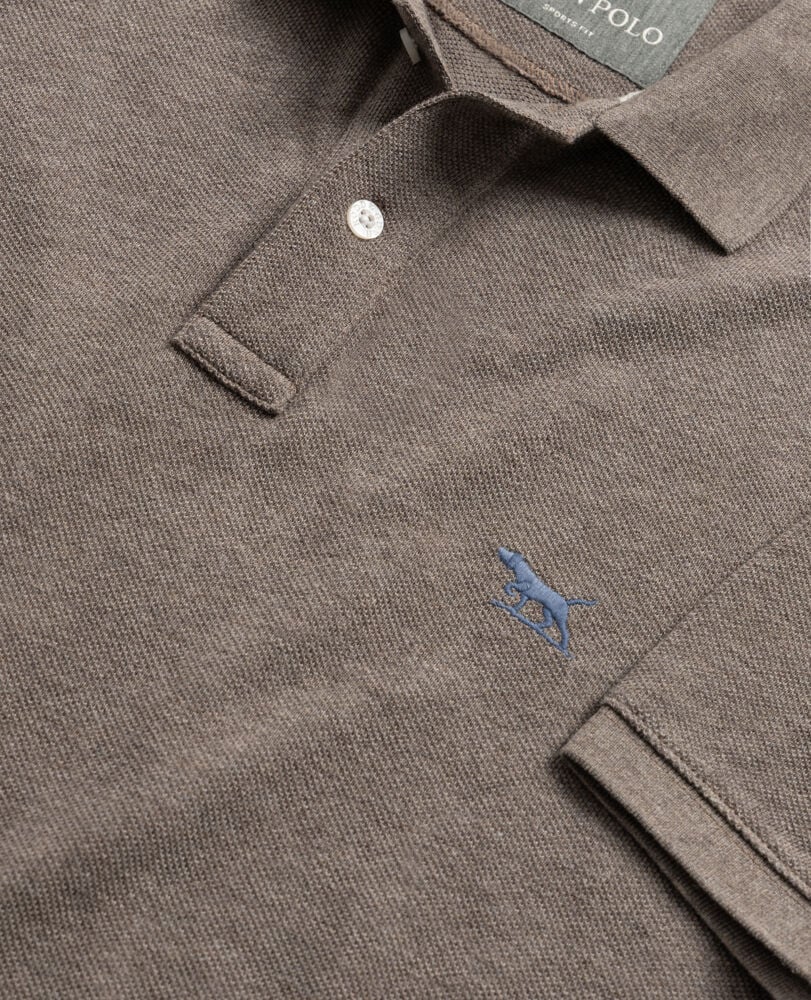 Rodd & Gunn - The Gunn Polo - Mocha - MULTIBUY, close-up of the chocolate-brown pique polo shirt with pointer dog logo.