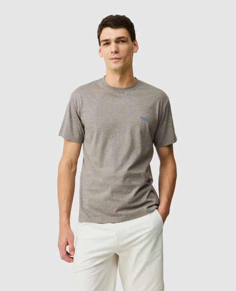 Rodd & Gunn - The Gunn T-Shirt 2.0 - Mocha - MULTIBUY worn by a model, showcasing its slim sport-fit and classic crew neck design.