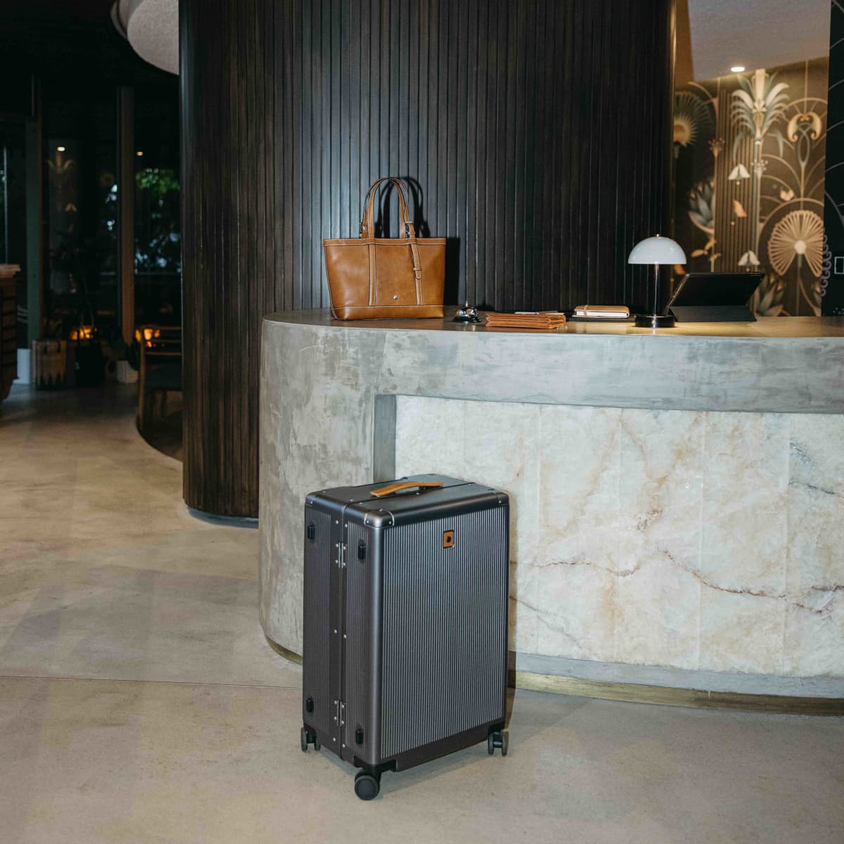 Jekyll and Hide - Medium Check-In Suitcase - 67cm (70 L) - Silver - OVERSIZE PARCEL