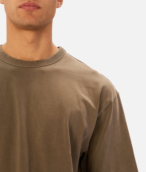 Industrie - The Del Sur Tee - Bark - MULTIBUY worn by a model showcasing its oversized silhouette.