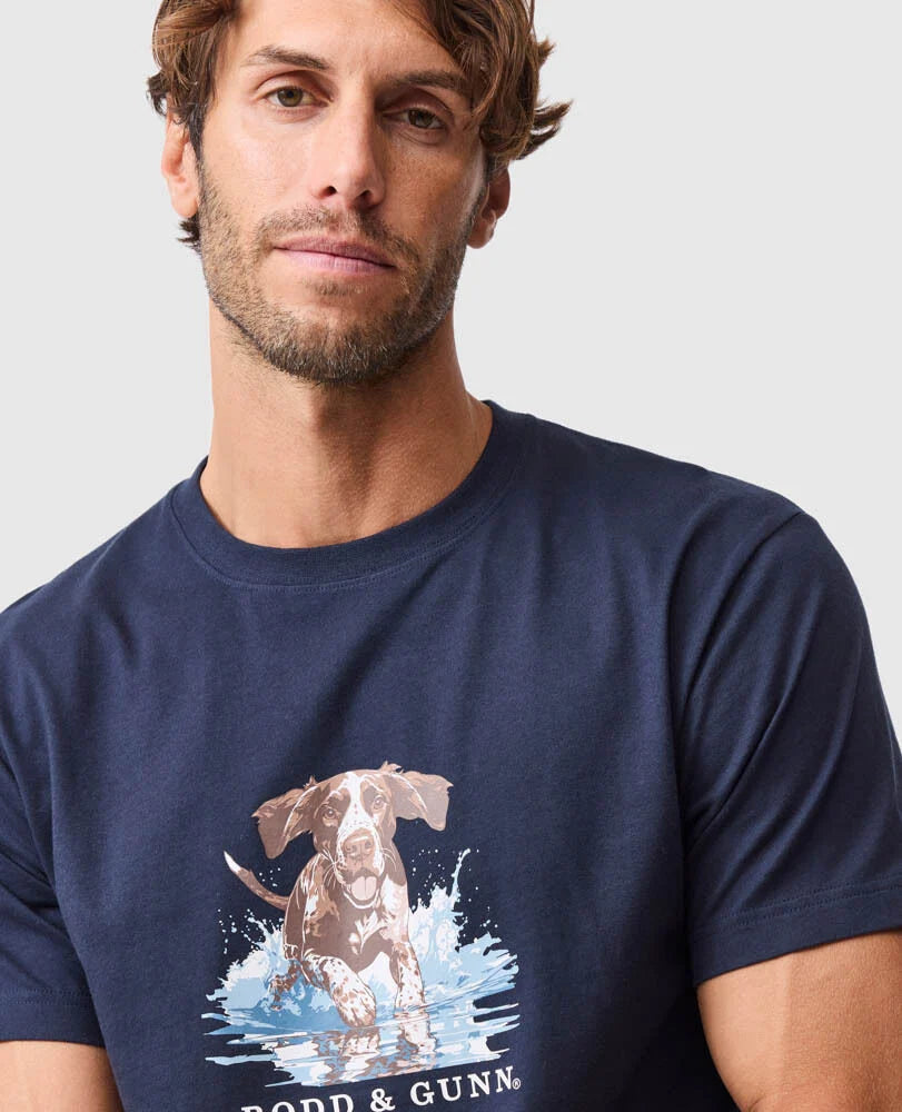 Rodd & Gunn - Gunner Track T-Shirt - Midnight featuring a chest print of an English pointer dog.